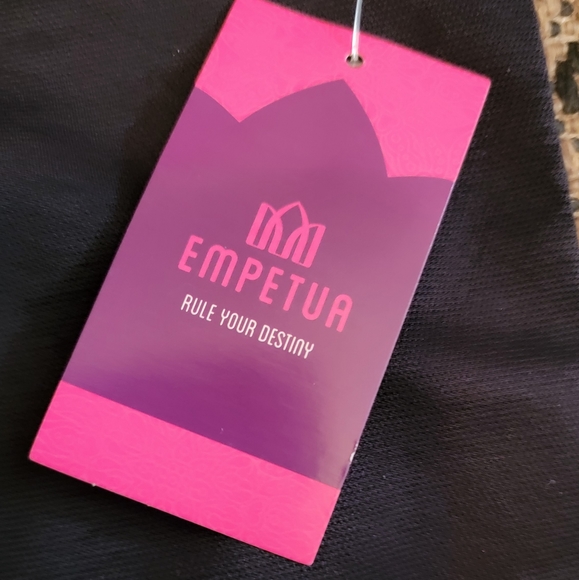 New in packaging Women's black  shaper shorts size M/L. - Picture 4 of 6